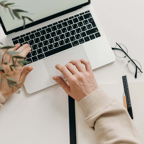 Cómo adquirir notoriedad digital y ser una referencia en tu área – por Adriana Gonçalves 